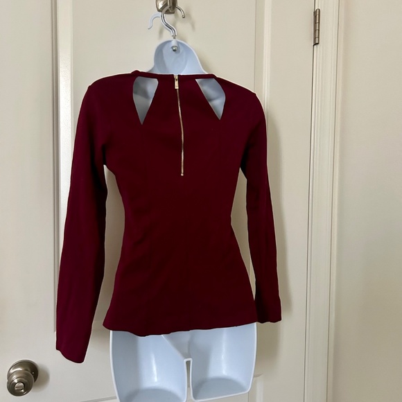 GUESS Cut-Out Top Long Sleeves Burgundy -Size Small - Picture 3 of 4